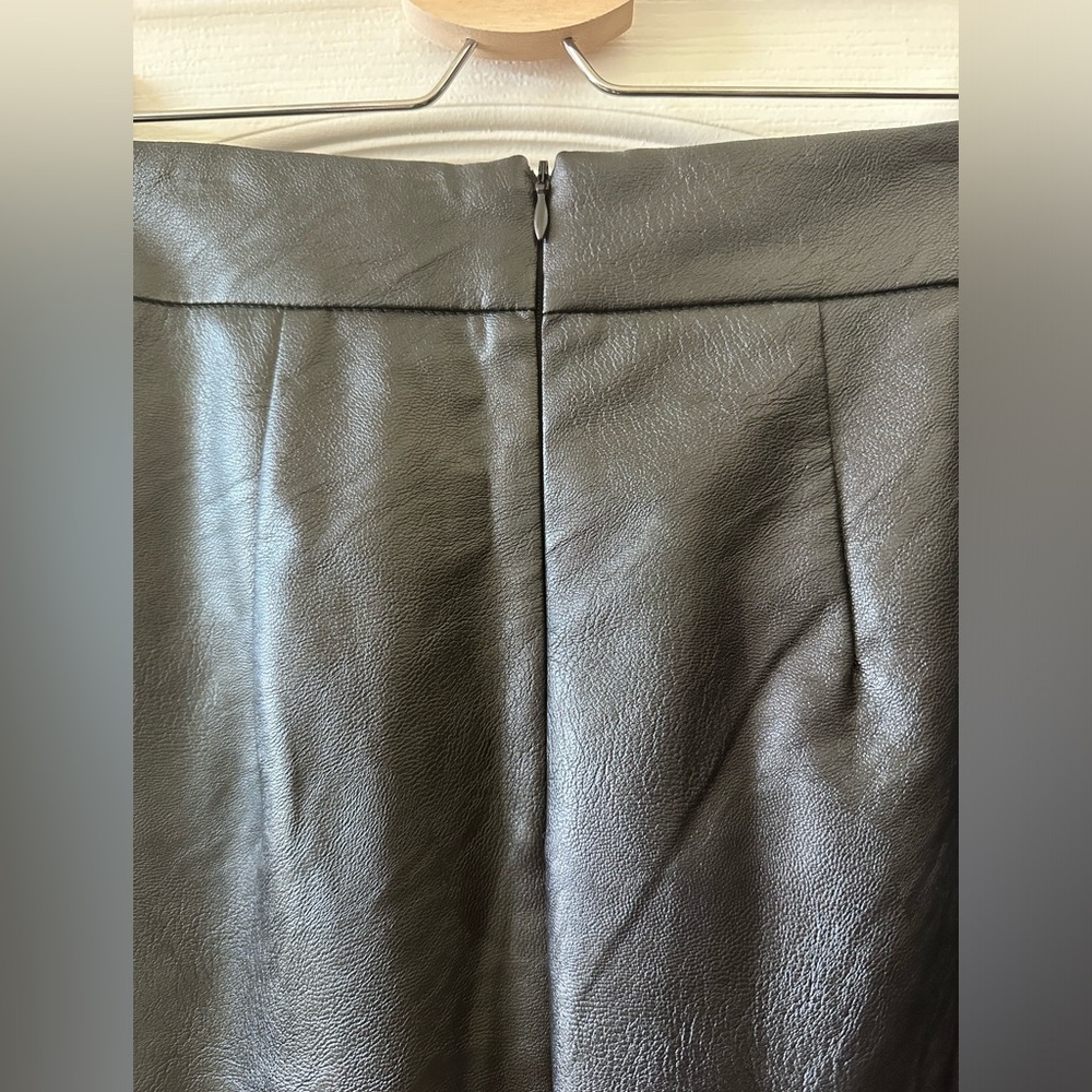 Hi-low Vegan Leather Ruffle Skirt - Picture 3 of 5